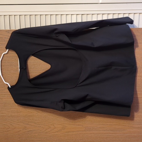 Black tunic with back out - Picture 3 of 4